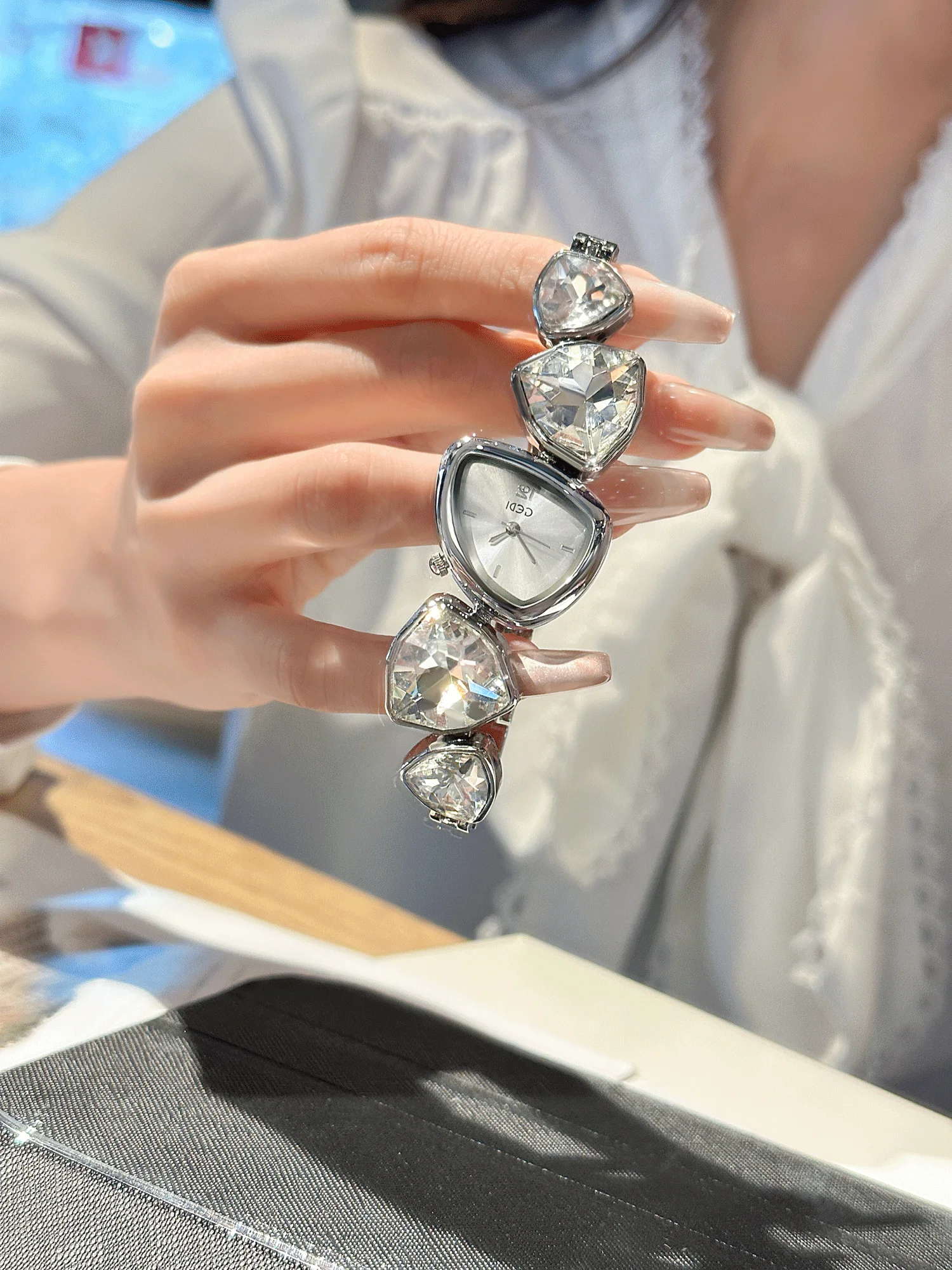 

2025 Luxury Women's Quartz Watch with Irregular Bracelet, High-end Women's Watch, Gift for Girlfriend, Women's Accessories