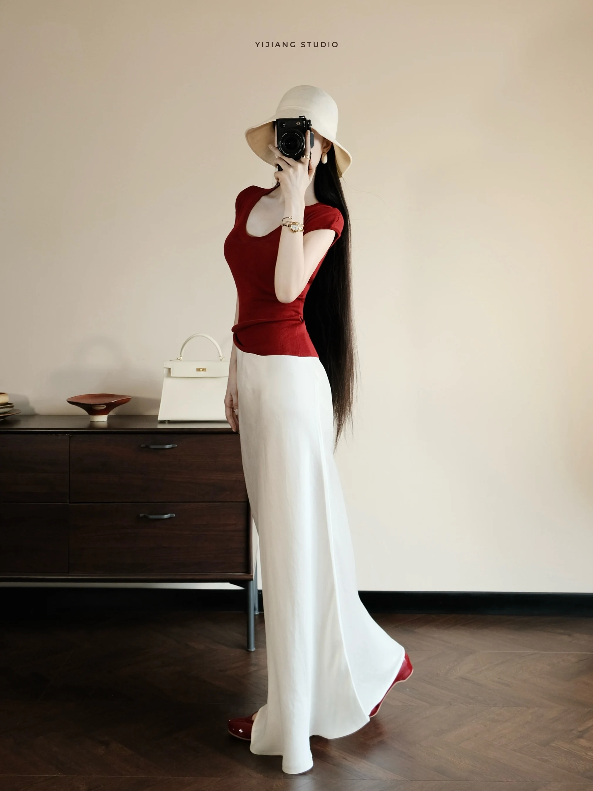 

Трикотажная футболка Jiang Slimming с U-образным вырезом, классическая летняя модель из ацетатного лиоцелла, модный универсальный топ с коротким рукавом