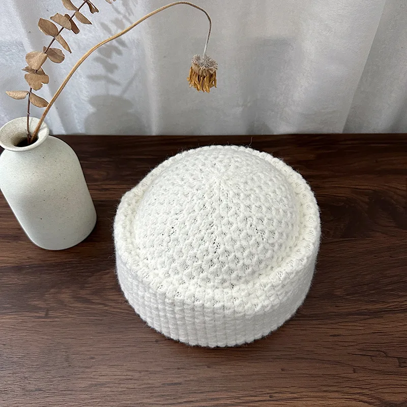Einfache, einfarbige, dick gestrickte Mütze im koreanischen Stil für Herbst und Winter, mit kurzer Krempe, Kuppelform, trendige warme Matrosenmütze. – Detail 7