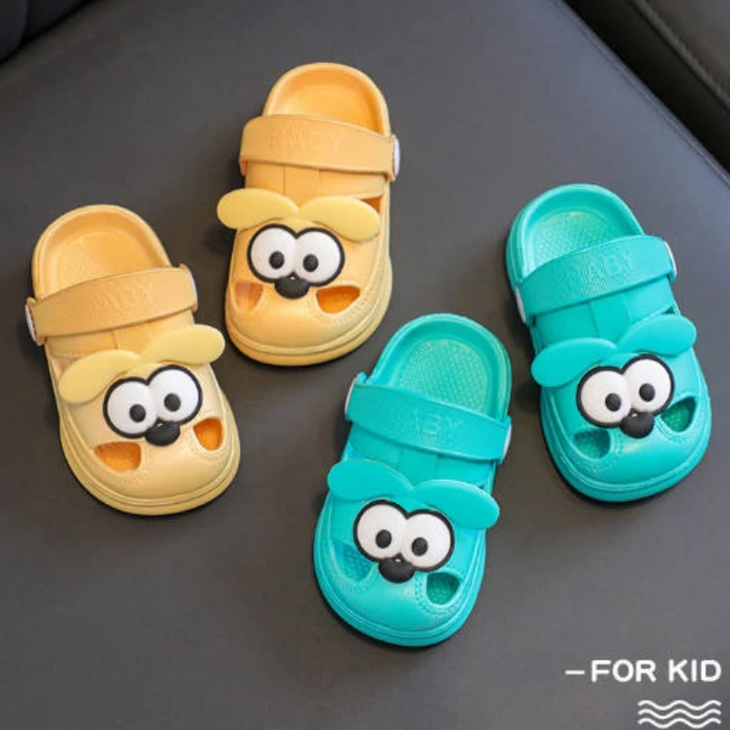 Kids Clogs Gardon Shoes Cartoon Cut-Out Closed-Toe Sandals Boys Girls Anti Slip Soft Sole Indoor Slippers Outdoor Beach Sandals