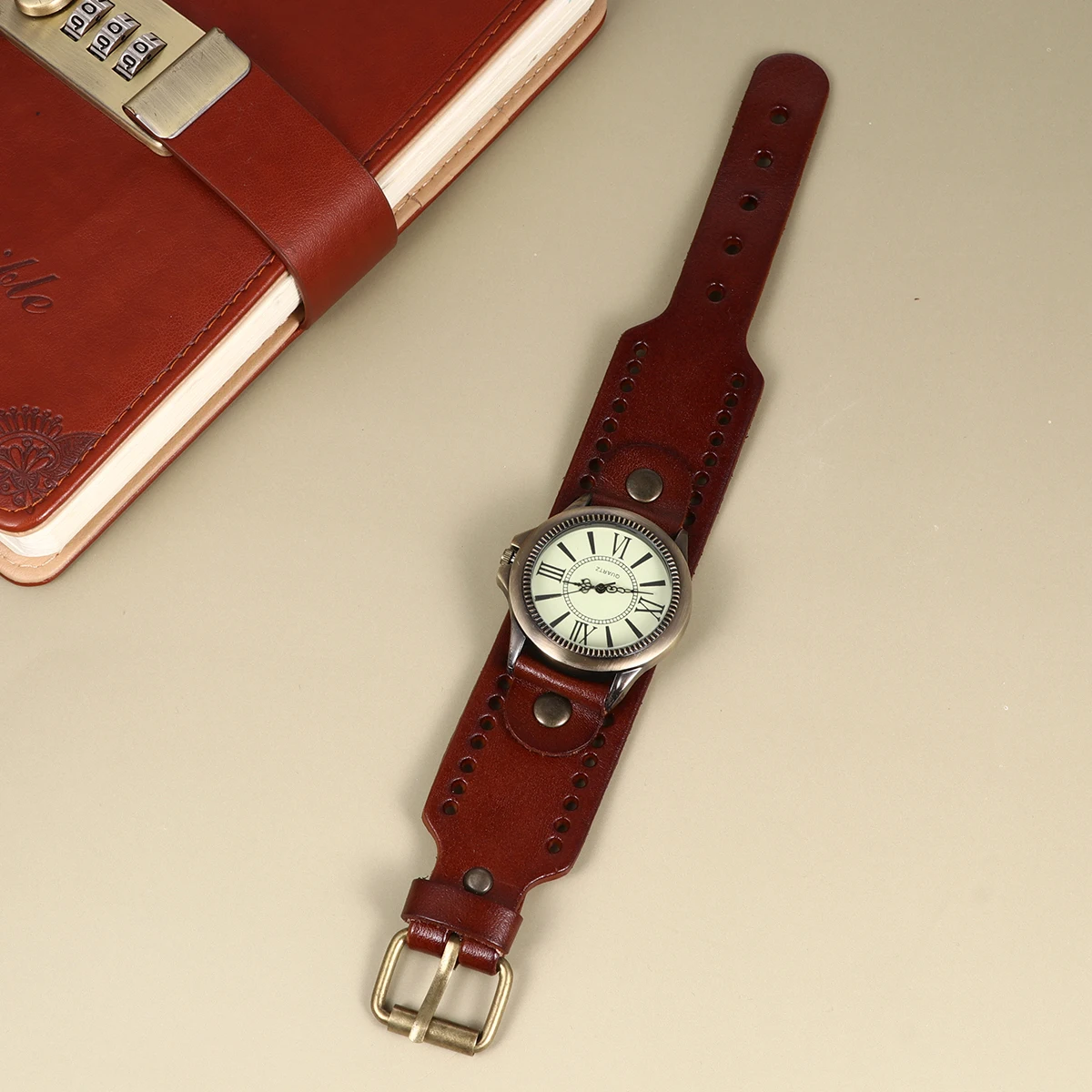 

1PC Retro Style Bracelet Watch Vintage Roman Literal Wristwatch Elegant Quartz Timepiece for Women Girls Fashion Accessory