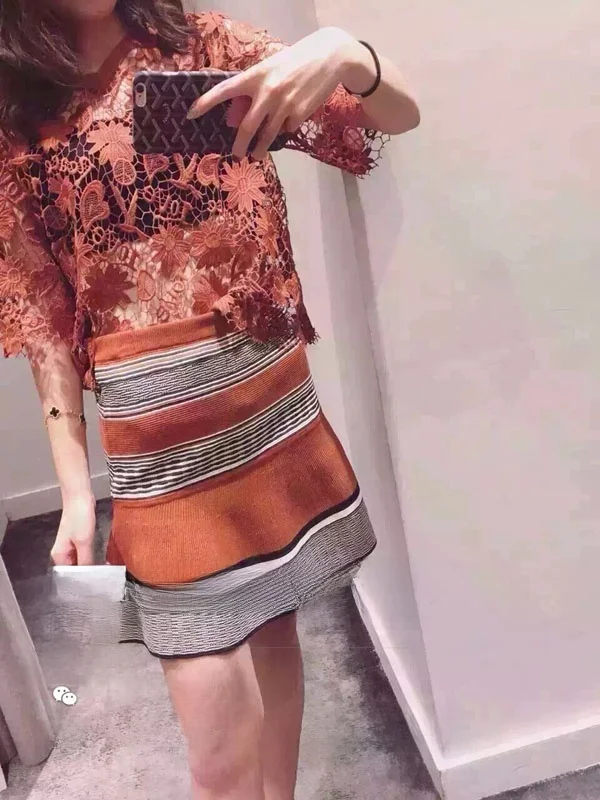 

Elegant Khaki Stripe Splicing Knitted Short Skirt with Lace Hem High Waist Half Body Skirt Street Style Ladies Fashion