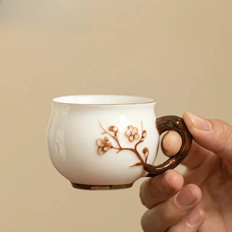 80 مللي بوتيك لحم الضأن الدهون اليشم الخزف فنجان الشاي اليدوية الإغاثة زهر البرقوق كوب رئيسي تذوق القهوة القدح النساء الكونغ فو Teaset