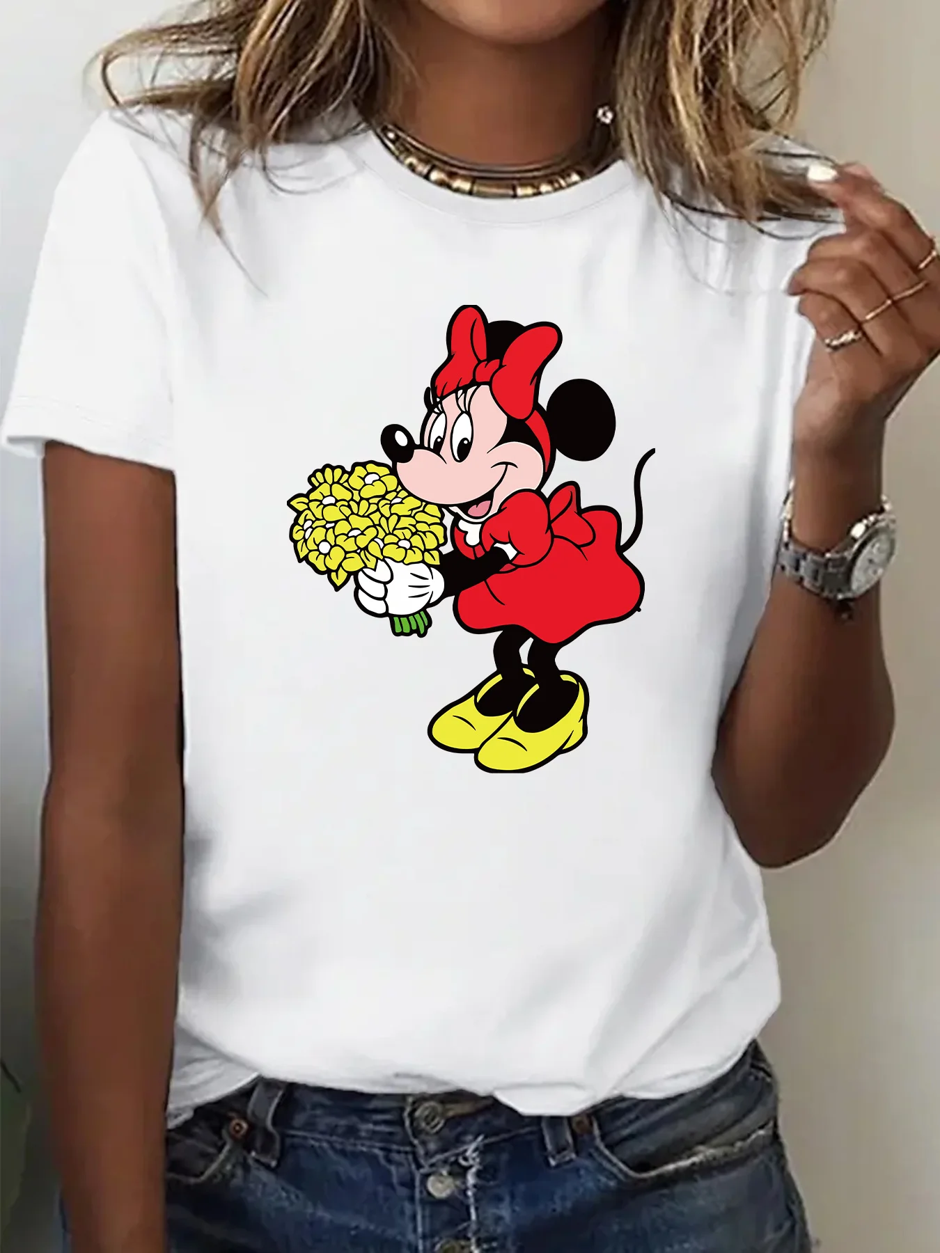 

Новая модель футболки с изображением Минни Маус от Disney, стильная одежда, одежда на все времена года, оверсайз, унисекс, хлопковая, для пар, популярный товар, мягкая ткань.