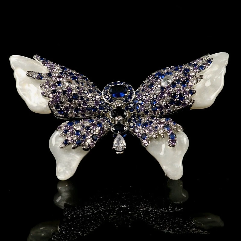

Luxury Pearl Butterfly Brooch for Women Elegant Zircon Insect Pins Vintage Rhinestone Badge Wedding Party Jewelry Accessories