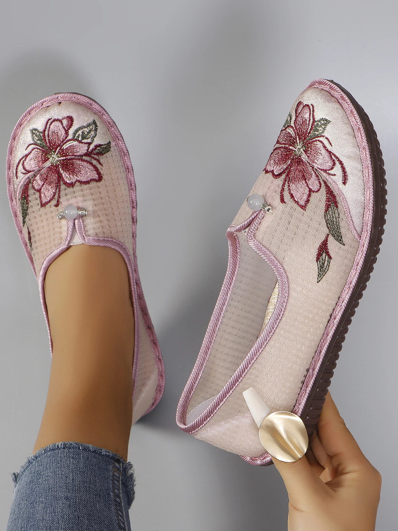 Spring New Women\'s Casual Sports Shoes Comfortable, Breathable, Lightweight, Wear resistant Lazy Shoes One Step Flat Shoes
