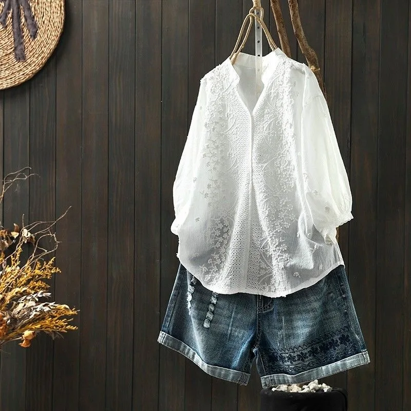 New Release Three-Dimensional Flower Embroidery Loose Women's Short Sleeve Shirt Sweet V-Neck Casual Summer Fashion