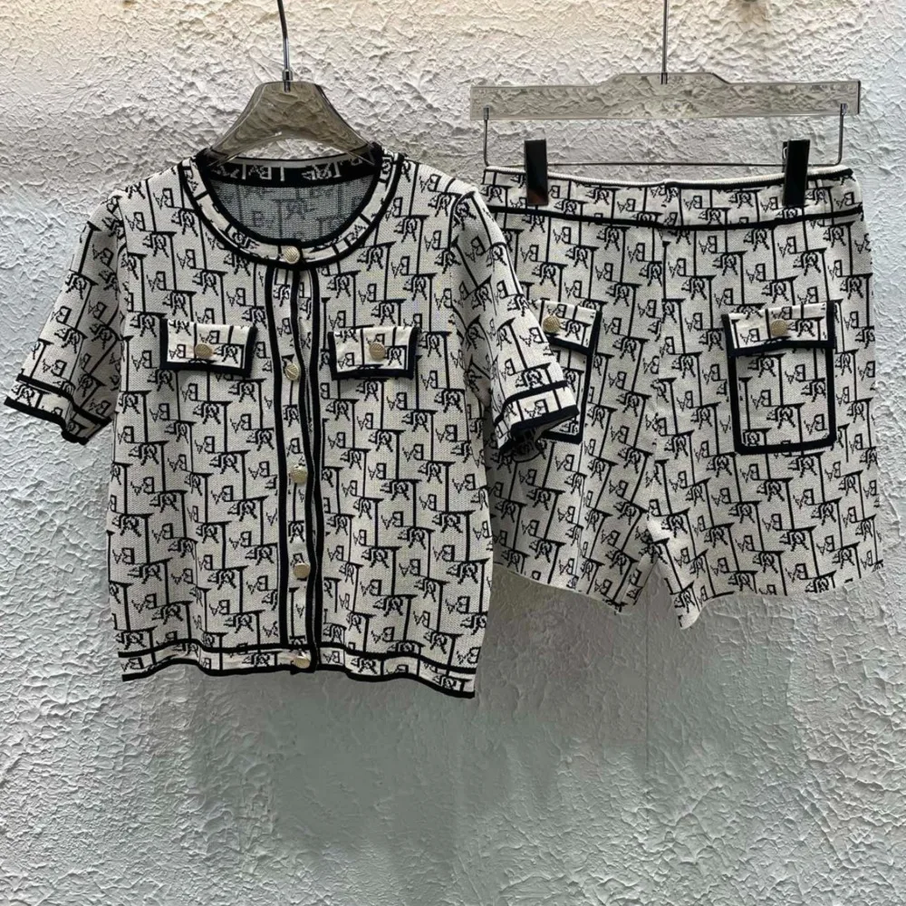 

Spring 2025 New Minimalist Style Popular Two Piece New Product Full Jacquard Knitted Short Sleeves + Shorts Small Fragrance Set