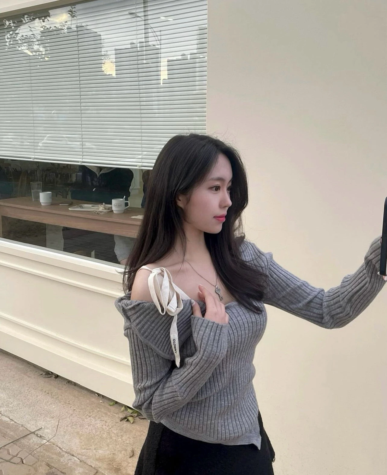 เสื้อสเวตเตอร์ไหมพรมถักทรงหลวมไหล่เดียวสำหรับผู้หญิง สไตล์ลำลอง แฟชั่น ทรงเข้ารูป แขนยาว ผ้าวูล