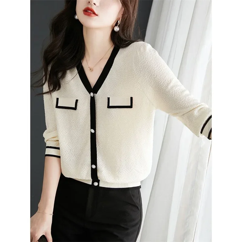 البوب الأبيض محبوك قميص الحرير الجليد المرأة 2025 ربيع الخريف جديد تي شيرت برقبة على شكل v 3/4 الأكمام فضفاضة رقيقة النمط الغربي الصغيرة Sh #6