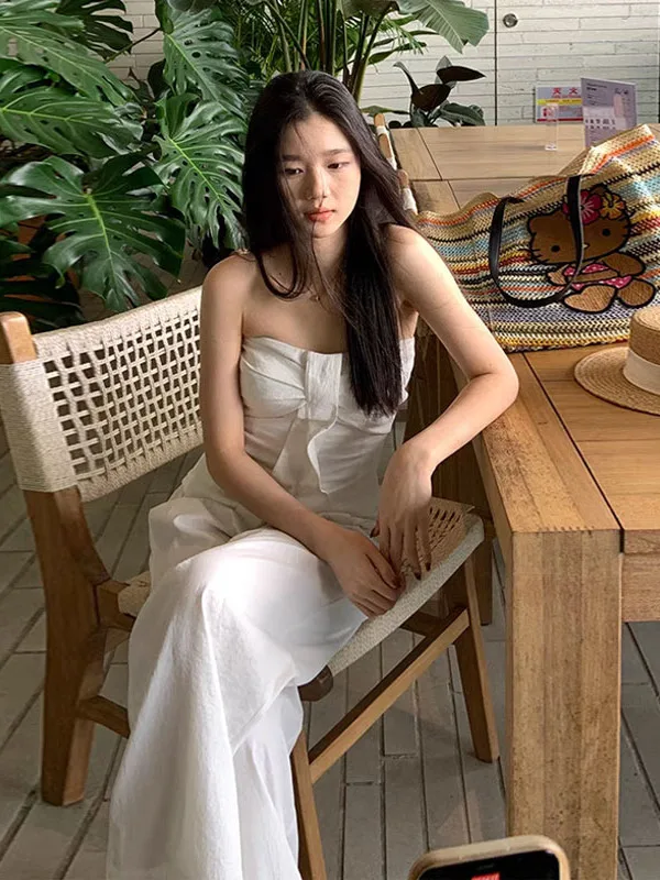 

Белый топ-бюстье и свободные повседневные брюки: комплект из двух предметов для женщин 18-25 лет, лето 2025, модный корейский стиль