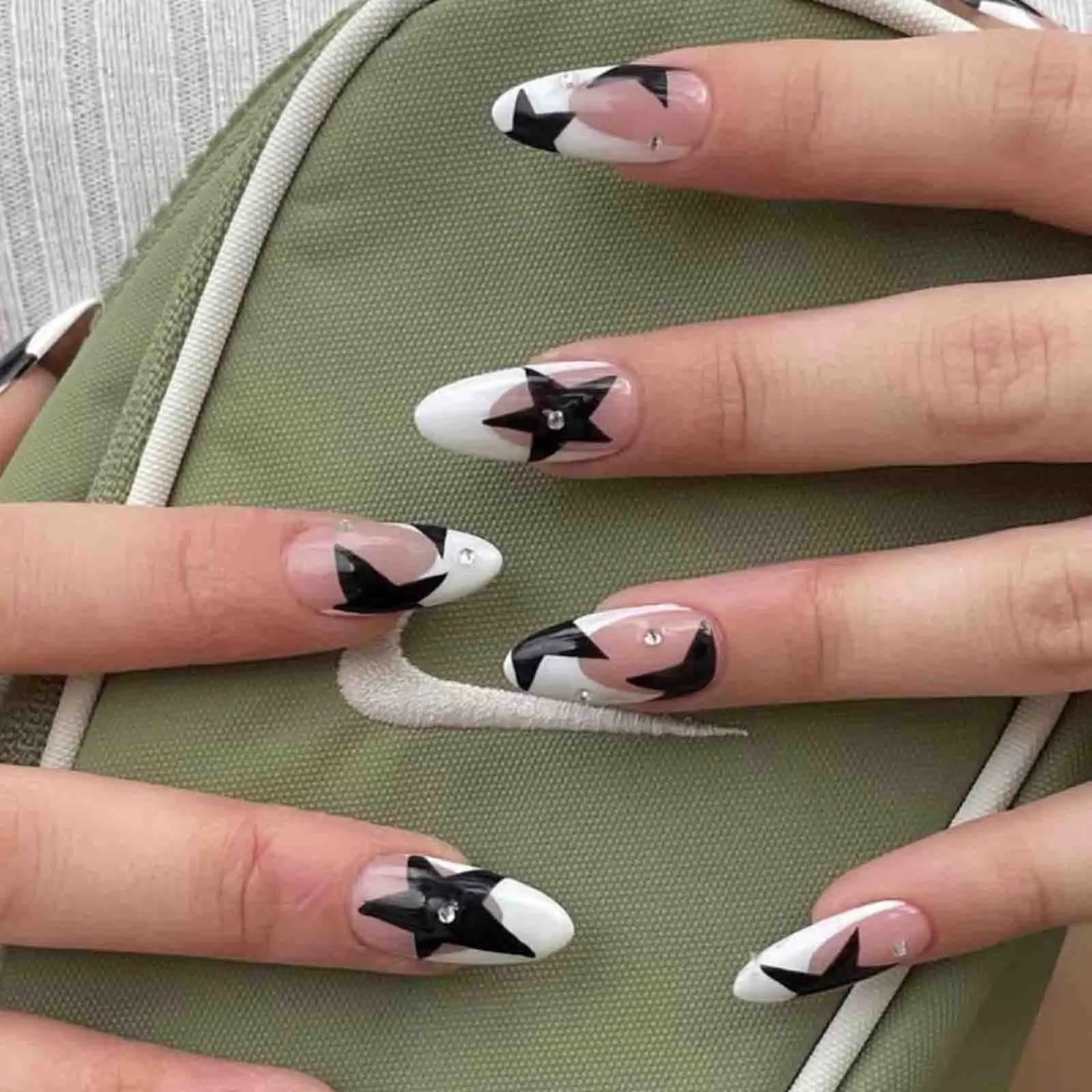 

24Pcs/Set Medium Length French False Nails Flat Head White Flame Pink Fake Nails Artificial Acrylic Removable Press on Nails Art