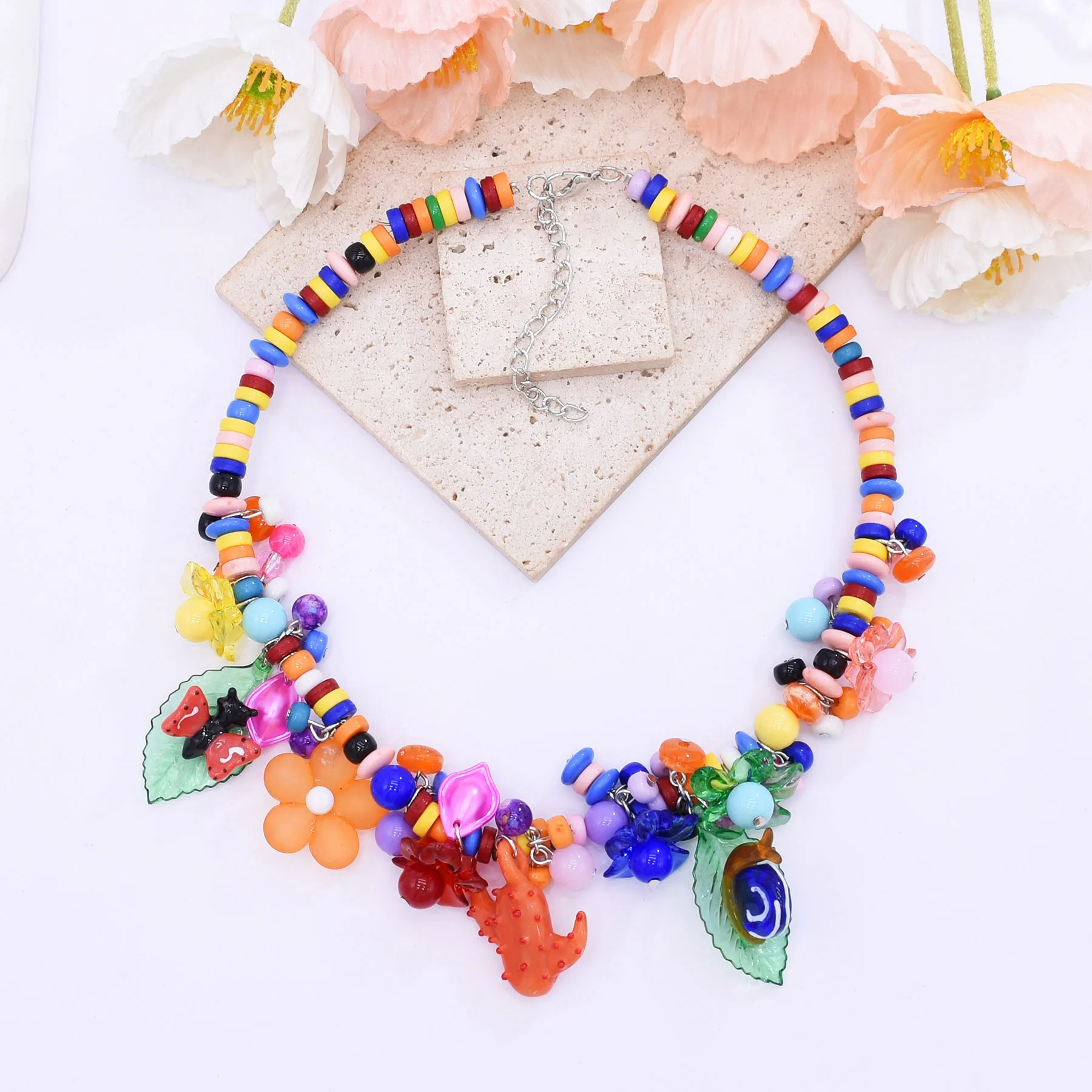 

Boho Dopamine Colorful Beaded Chain Flowers Bug Pendant Women's Necklace Summer Vacation Style Cute Clavicle Chain