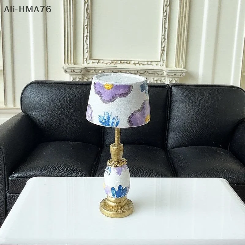 

1/12 Dollhouse Wood Table Lamp Bedside Lamp Molde Doll House Simulation Mini Furniture Decoration Dolls House Sence Accessories