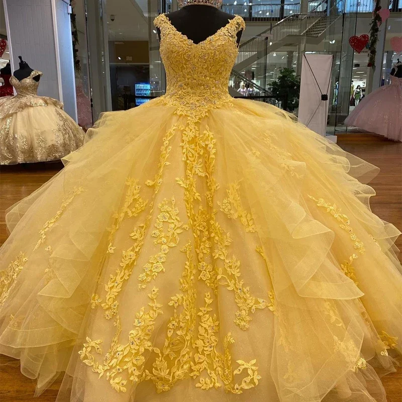 Customized Princess V-Neck Yellow Ball Gown 15 Year Old Girl Dress For Young Quinceanera Dresses Appliques Evening Party Dress