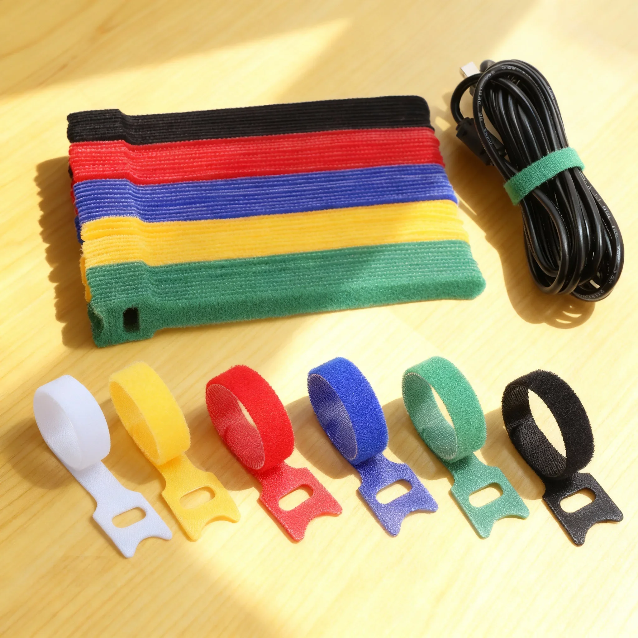 منظم كابلات قابل لإعادة الاستخدام بدون قطع وخطاف وحلقة ربط فيلكرو منظم سلك متعدد الأغراض لسطح الطاولة/السلك