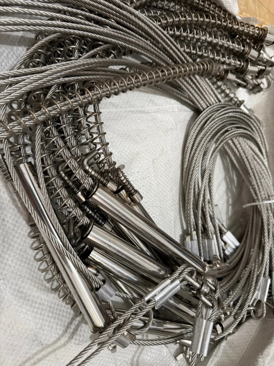 Langlebiges 4-mm-Durchmesser-Drahtseil mit starker Feder und Muttern, Ersatzteile für Wildschweinfallen – Detail 1