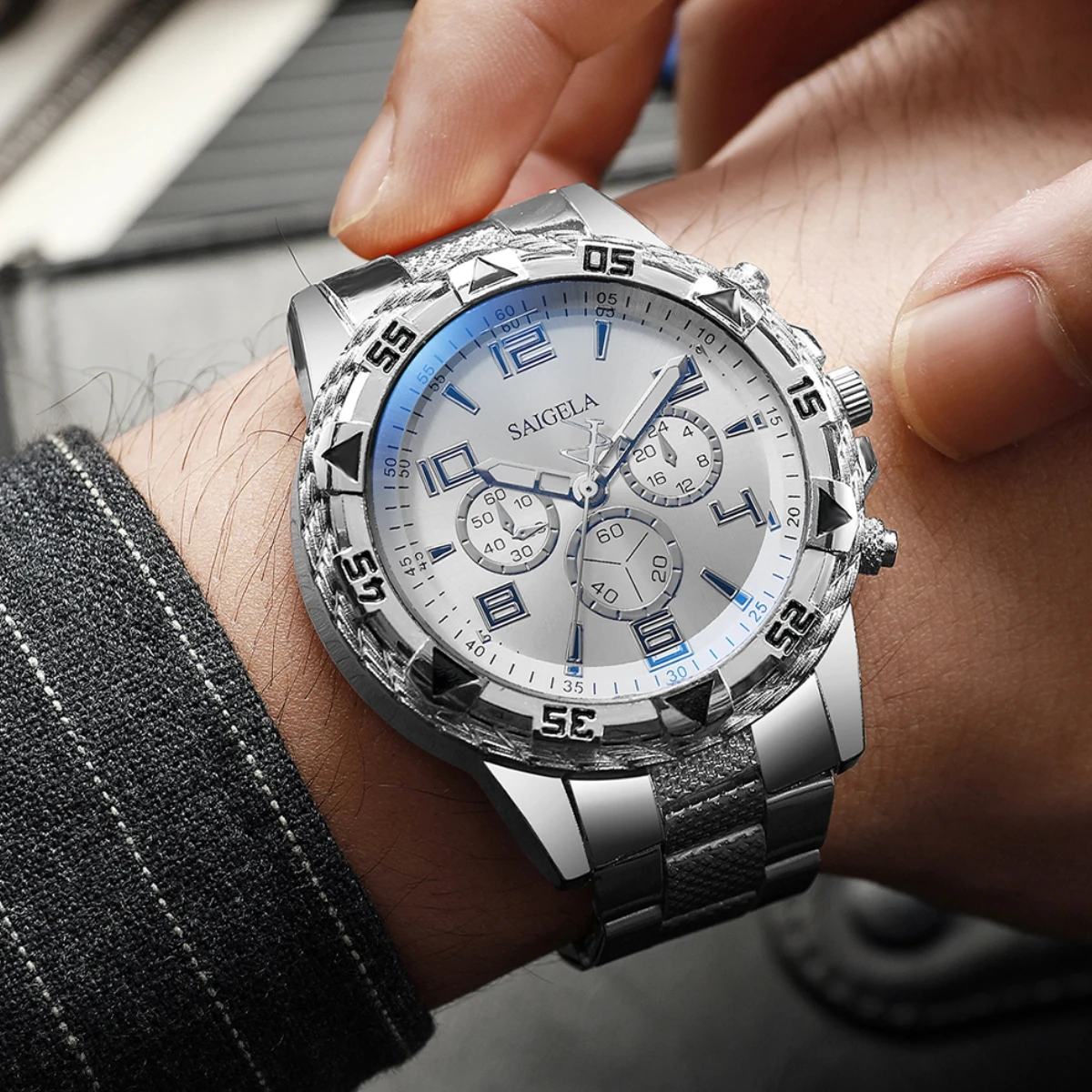 4pcs/set Fashion Men\'s Watches Arabic Dial Steel Band Quartz Watch Set (Without Box)