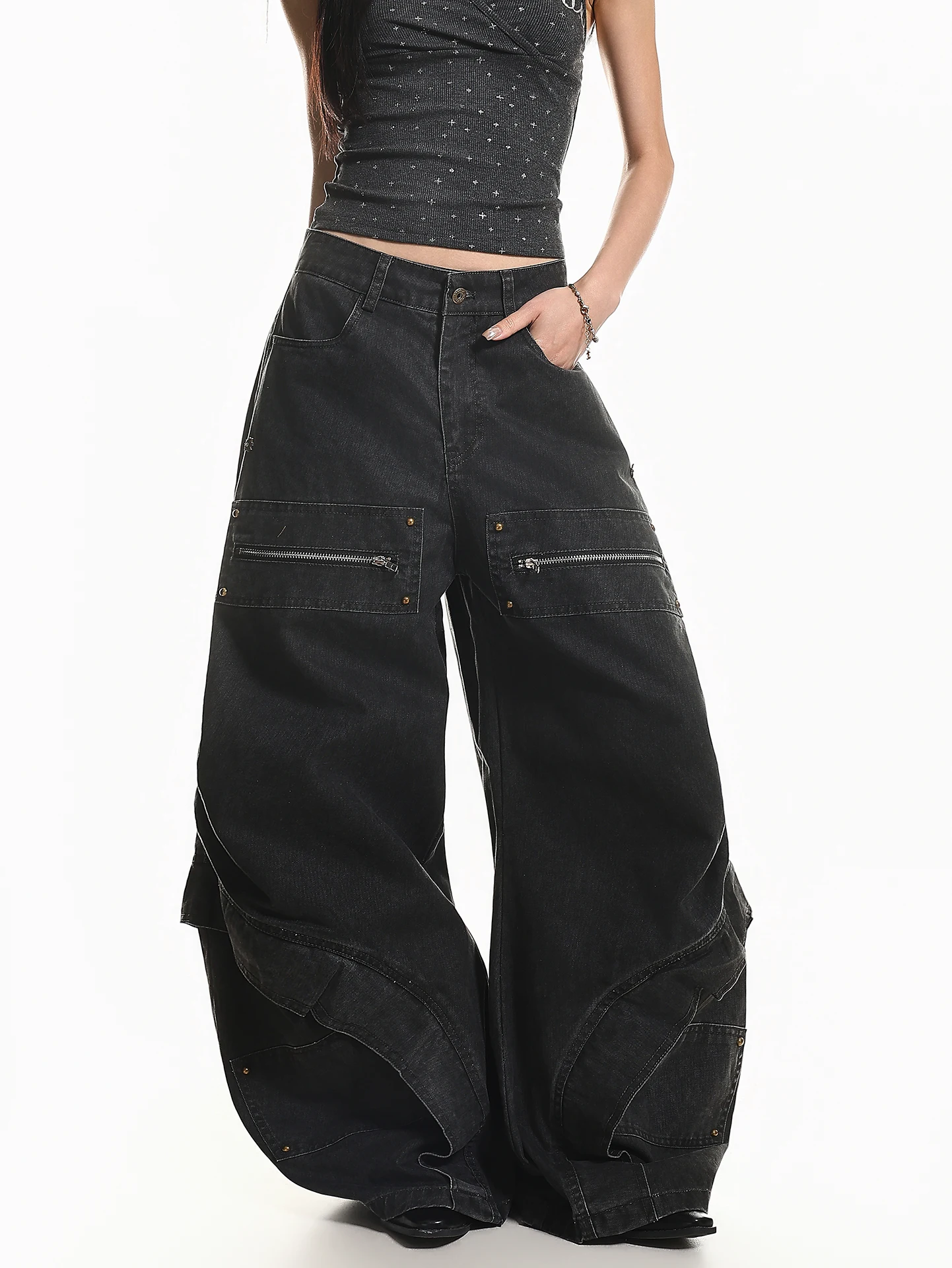 

XPKAEAX American High Street Style Decomposed Rivet Workwear Jeans Women's Heavy Duty Summer New Bend Knife Pants