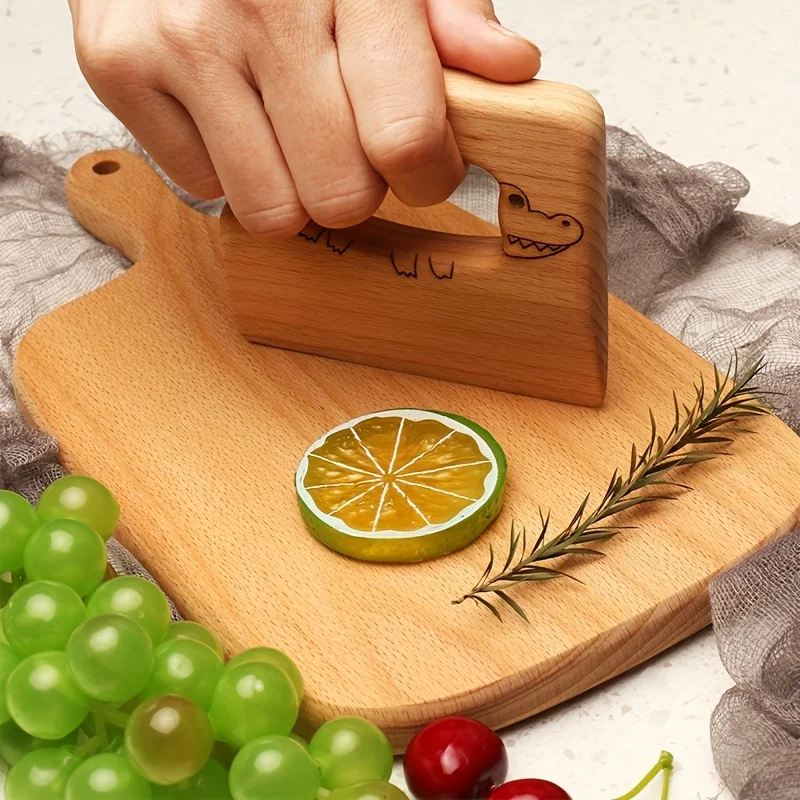 1Pc Wooden Fish‑Shaped Kitchen Tool, Cute Fruit & Vegetable Cutter, Ideal Gift
