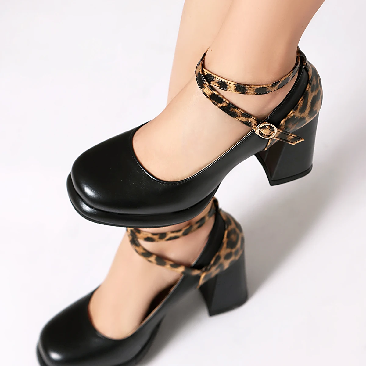 2026 Spring Fashion New Round-toe Sexy Leopard Print Shallow Interlocking Buckle High Heel Shoes Size 32-43
