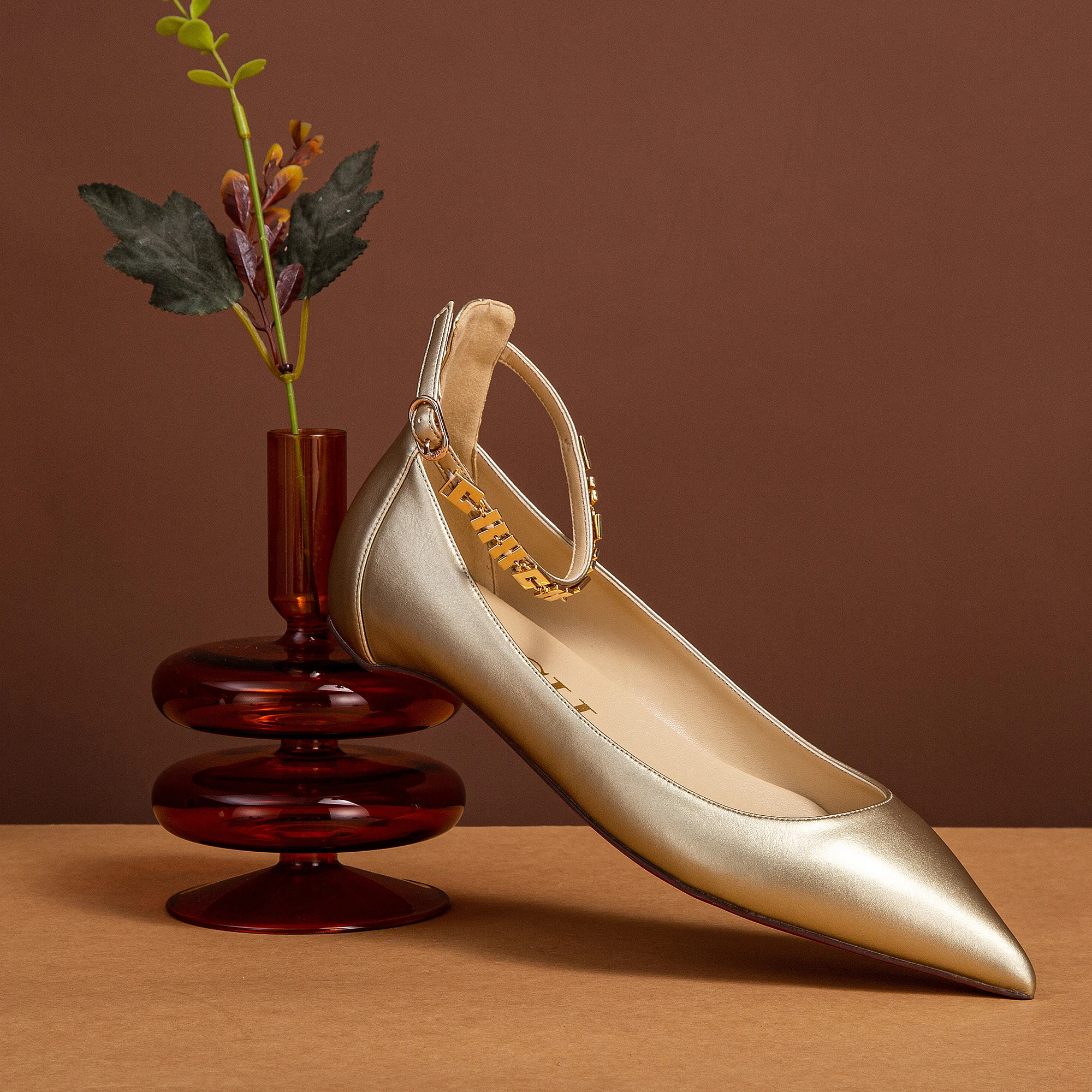 

Женские балетки CHCH с острым носком, весна 2026, удобные золотистые туфли на плоской подошве