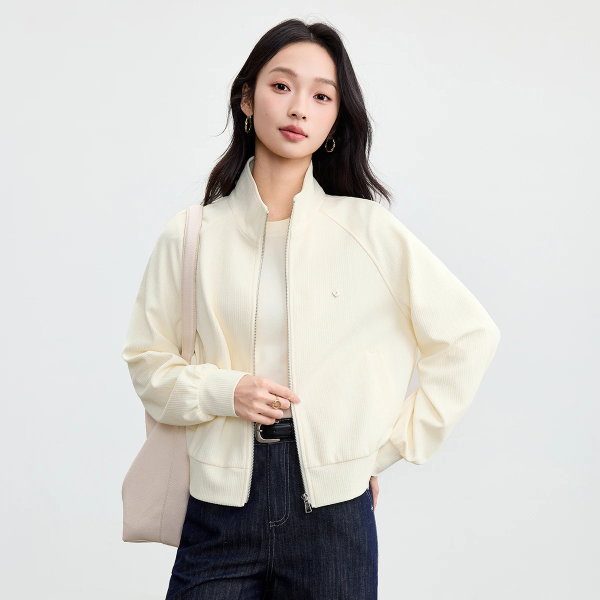 SENTUBILA Winter Women's Knitted Jackets 2026 Sporty Metal Zip Up Jacket Two Ways Collar Love Emblem Loose Fit Coats 153WG2896