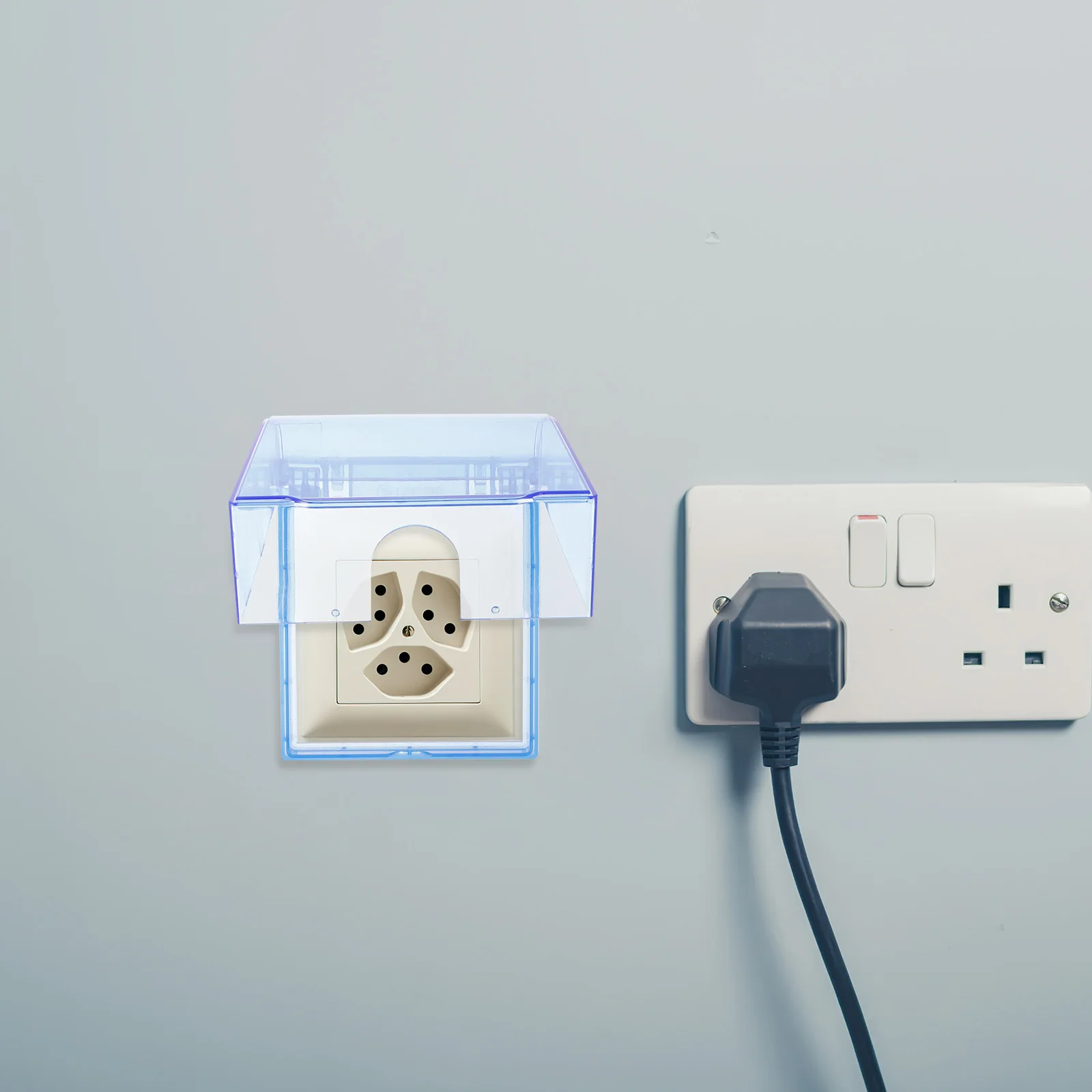 

2pcs Waterproof Socket Outlet Cover Sticky Self-Adhesive Outlet Plug Covers Weatherproof Plug Protector Resistant Scratch