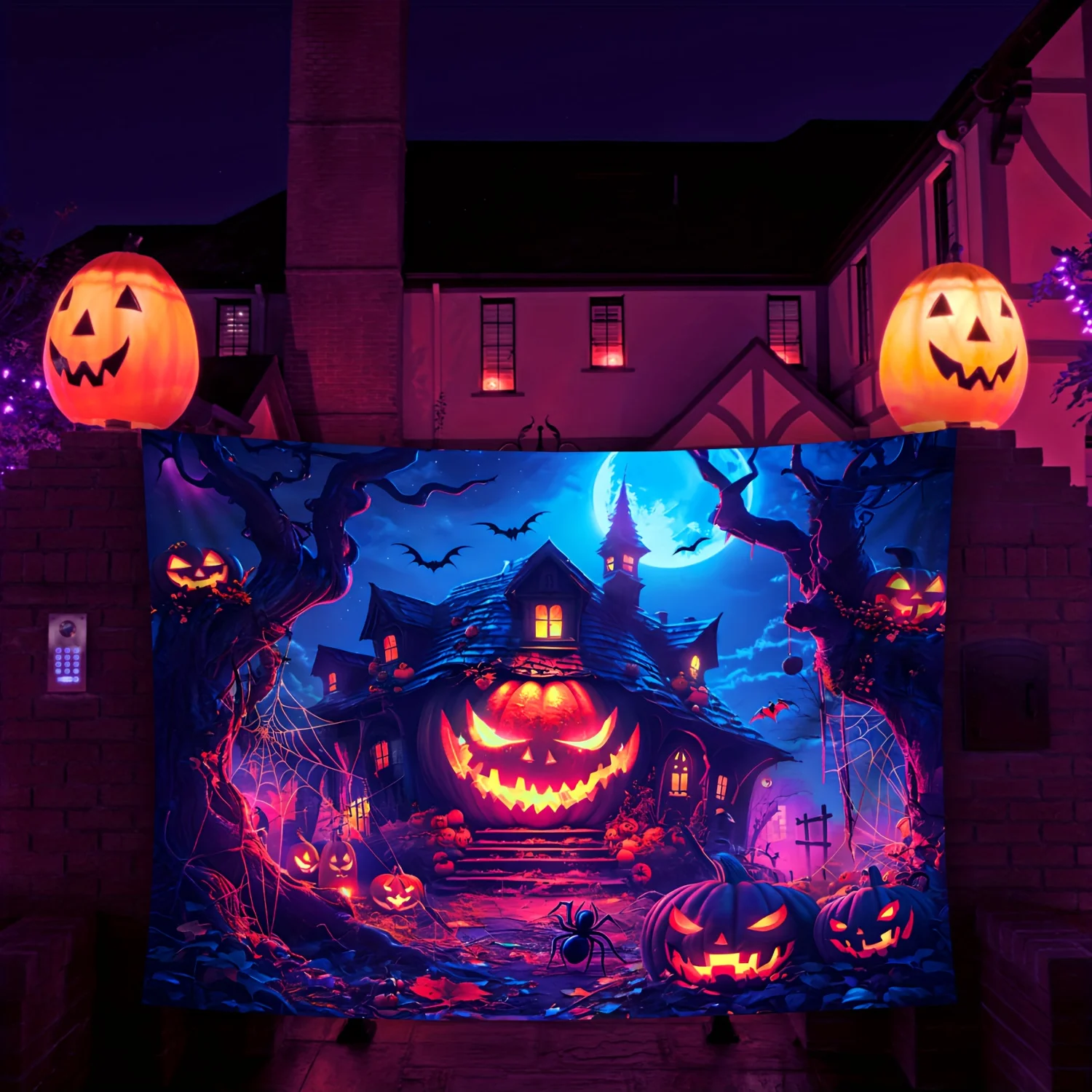 VIKAMA Halloween-Wandteppich, Spukschloss mit Kürbis-Array, Wohnzimmer-Funktion, Wandthema, Party, Raumdekoration