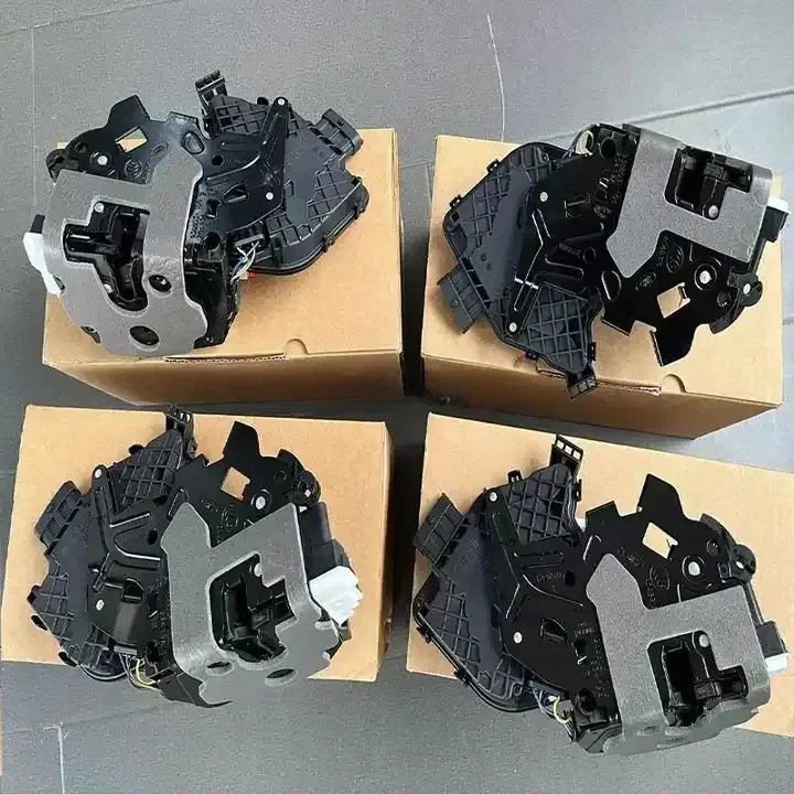LR078728 LR078705 LR078748 LR078742 LR078743 C2D49437 LR063608 LR053694 LR064803Front door lock locomotive door lock machine