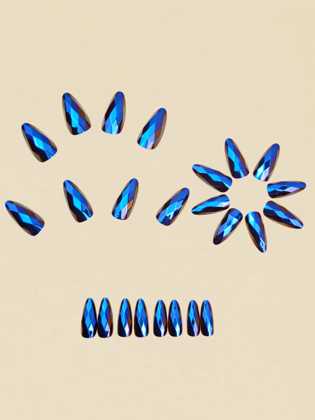 เล็บปลอมทรงอัลมอนด์แบบยาวปานกลาง ลายเพชร 3 มิติ ชุบไฟฟ้า เงางามพิเศษ จำนวน 24 ชิ้น แบบถอดได้