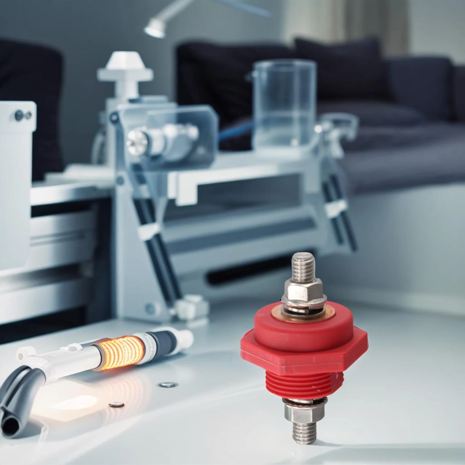 

High Amperage Vehicle Connection System Featuring Reliable Components Suitable for Both Automotive and Marine Needs