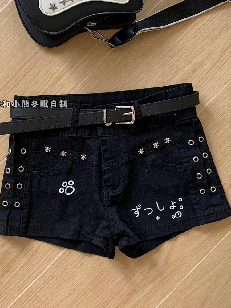 

Women's Riveted Low rise Elastic Denim Shorts Women's Summer anime Design Sense Slim Fit Hot Girls Hip Wrap Hot Pants