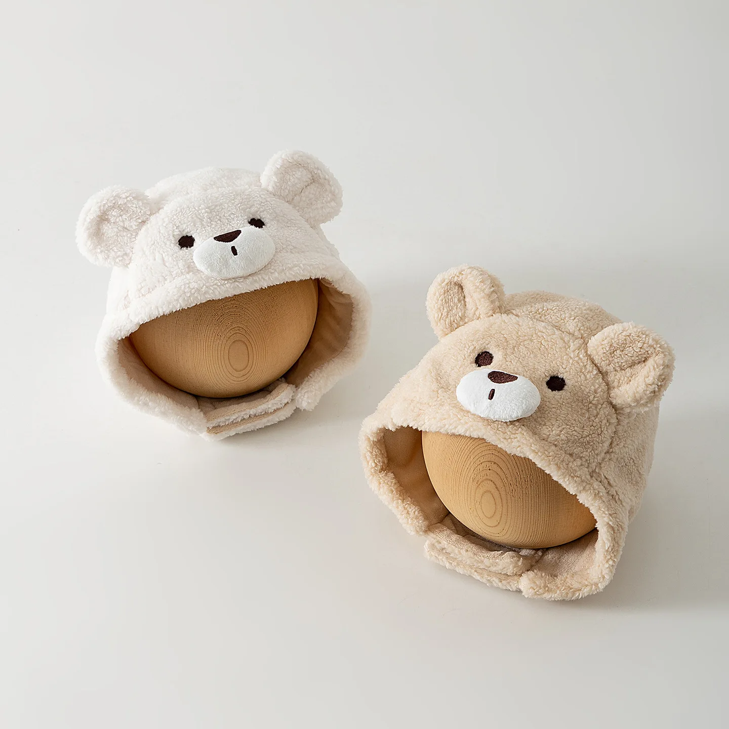 

Сплошная цветная шапка-ушанка с медведем для ребенка, зимние шапочки с защитой ушей из овечьего флиса, милый теплый плюшевый чепчик с героями мультфильмов для малышей