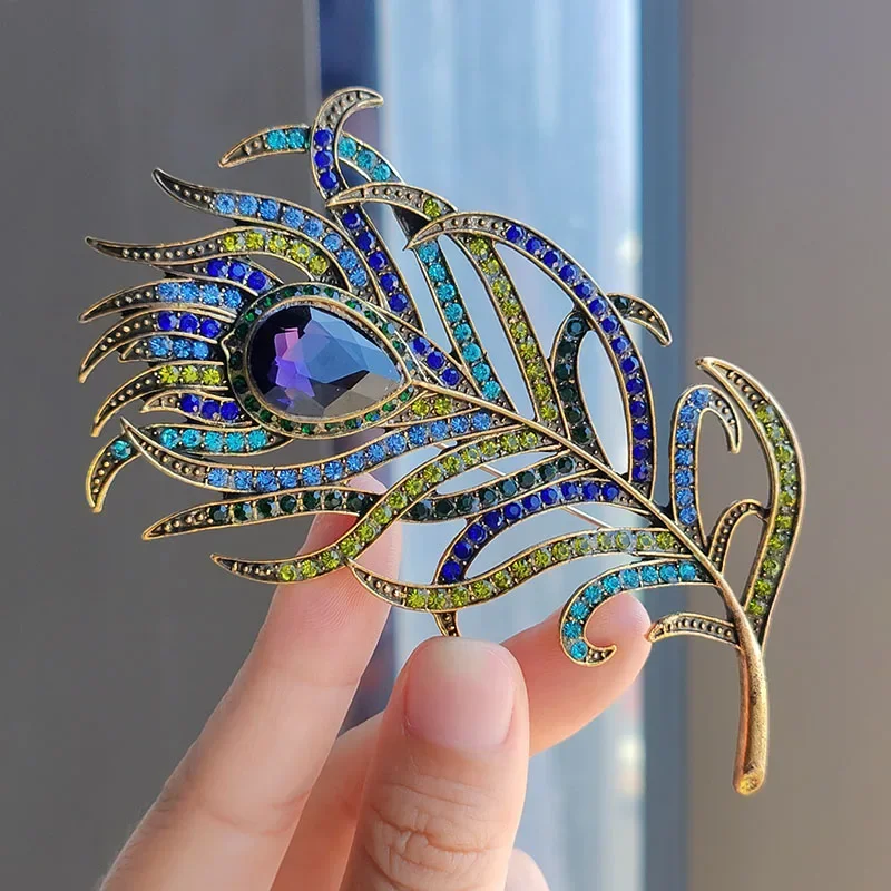 Korean Peacock Feather Brooch Pearl Pin Badge for Women Girls Fashion Clothes Decoration Jewelry Gifts