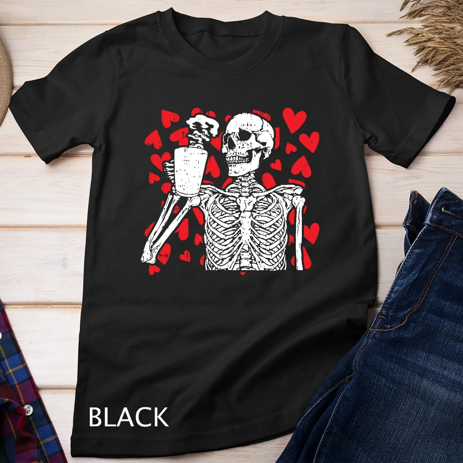 Esqueleto bebiendo café Día de San Valentín Cool Bones Love camiseta