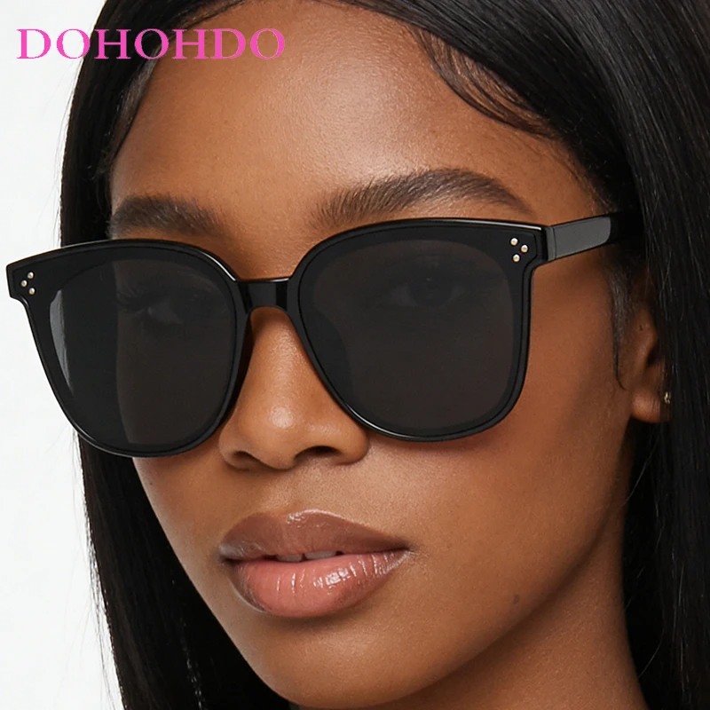 

New Classic Fashion Rivets Square Women Men Sunglasses Retro Trendy Sun Glasses Driving Travel Shades Female UV400 Lentes De Sol