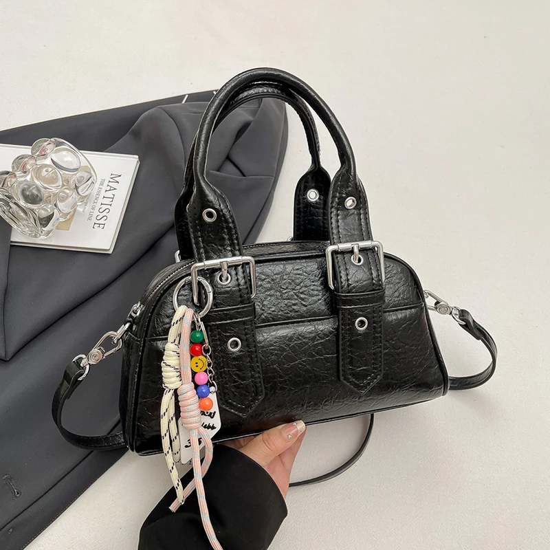 

Женская маленькая сумка из искусственной кожи с металлической пряжкой и ремешком, красочный смайлик, очаровательный декор, повседневная повседневная сумка через плечо, новинка 2023 г.