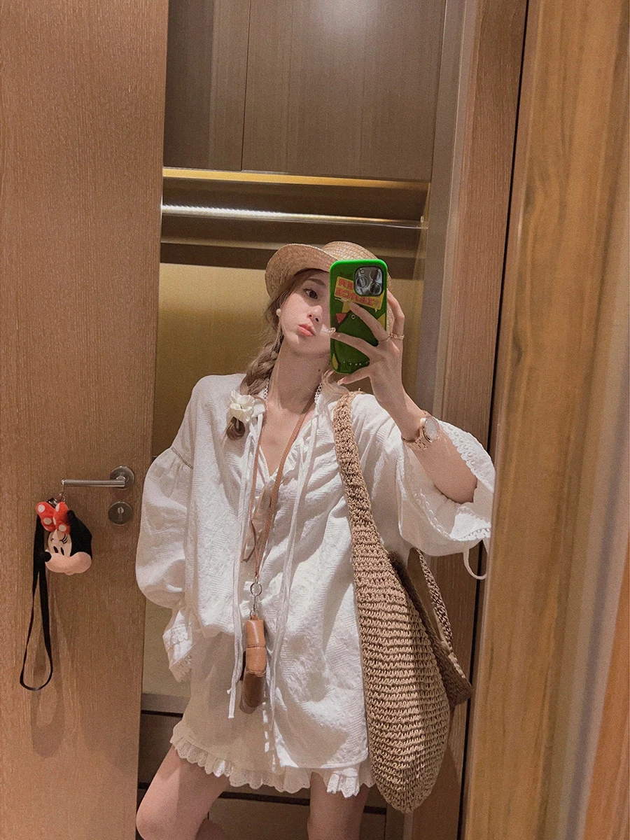 

Yukiss Белая кружевная вышивка V-Ne Свободные накладные волосы Женские летние корейские дизайнерские хлопковые длинные светящиеся французские сле