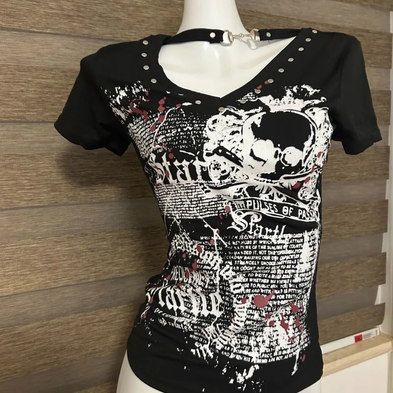 خمر الشرير Y2k الجرافيك تي شيرت الفتيات الخامس الرقبة تي شيرت مطبوع المرأة عارية الذراعين زر معدني قصيرة الأكمام بلايز القوطي الملابس الجمالية