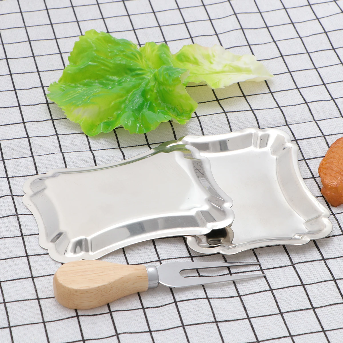 

2pcs Stainless Steel Snack Dish Small Size Lace Design Cake Tray For Wedding Party Dessert Tableware Afternoon Tea Tray Cupcake