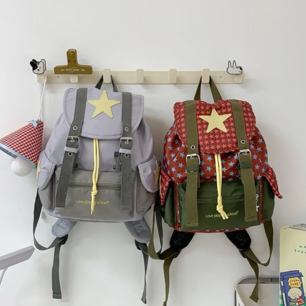 การ์ตูนขนาดใหญ่ความจุ Lucky Star กระเป๋าเป้สะพายหลังสไตล์เกาหลี Multi-Pocket Drawstring กระเป๋านักเรียน Y2K ไนลอนเดินป่าตั้งแคมป์กระเป๋านักเรียน