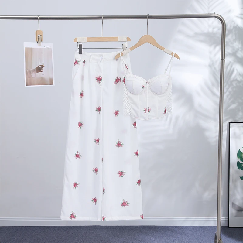 Neues Herbst-Set 2026: Schickes Blumenmuster-Hosen-Set für Damen – schmales Sling-Top, Camisole, weit geschnittene lange Hose und Jacke mit Revers und langen Ärmeln – Detail 3