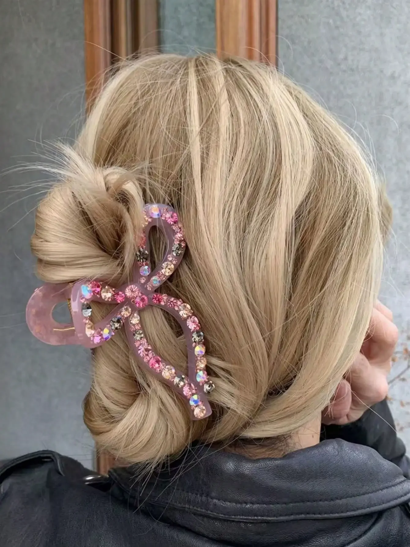 

Elegant Crystal Butterfly Hair Clip - Retro Style, Non-Slip Ponytail Clip, Sweet High-End Jelly Butterfly Hair Clip, Casual Relaxed Hair Claw, Luxurious Retro Style | Lightweight Luxurious Czech Crystal Super Shiny