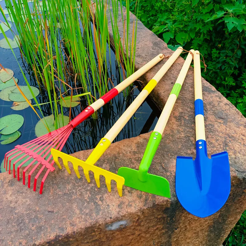 1/4 szt. Mini Zestaw Narzędzi Ogrodowych Zabawka Grabie Spadochronka Motyka i Grabie do Liści Odłączane Rękojeści z Prawdziwego Drewna Łatwe w Użyciu do Zbierania Liści na Trawniku