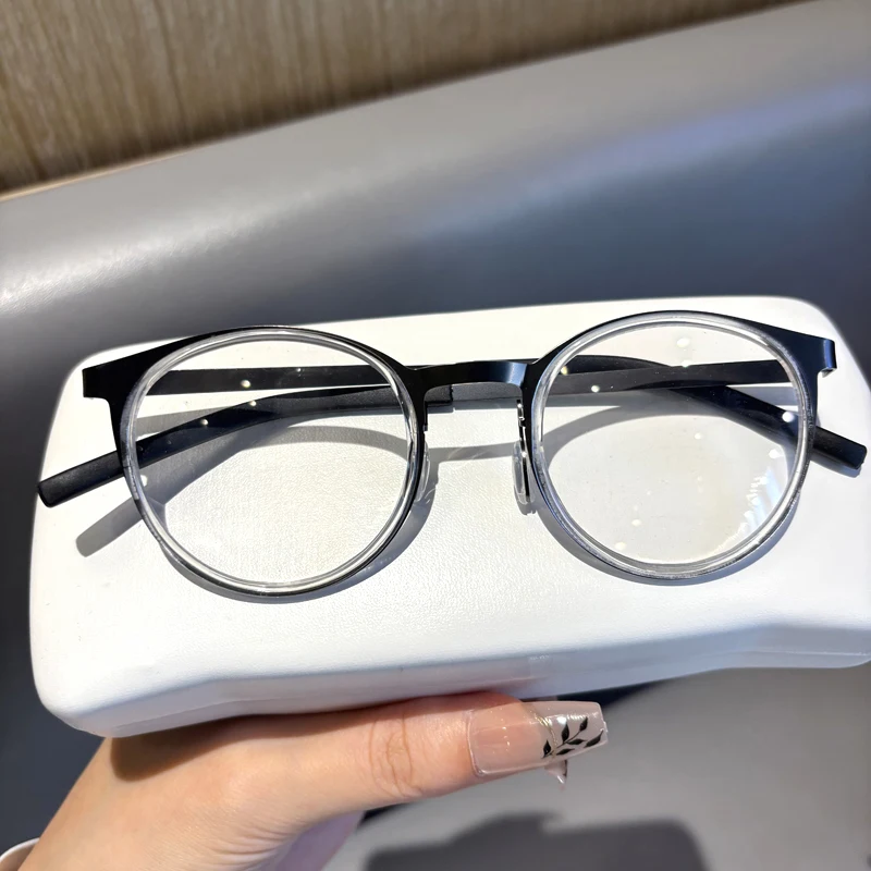 

New High-Quality Titanium Frame Reading Glasses For Men Women Middle-Aged Elderly Retro Round Frame Thin Screwless Ultra-Light
