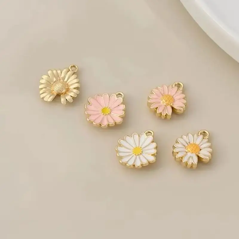 

1pcs 14K Gold-plated Oil-dripping Daisy Pendant, Beaded Handcrafted Diy Accessory Material, Bracelet, Necklace and Jewelry
