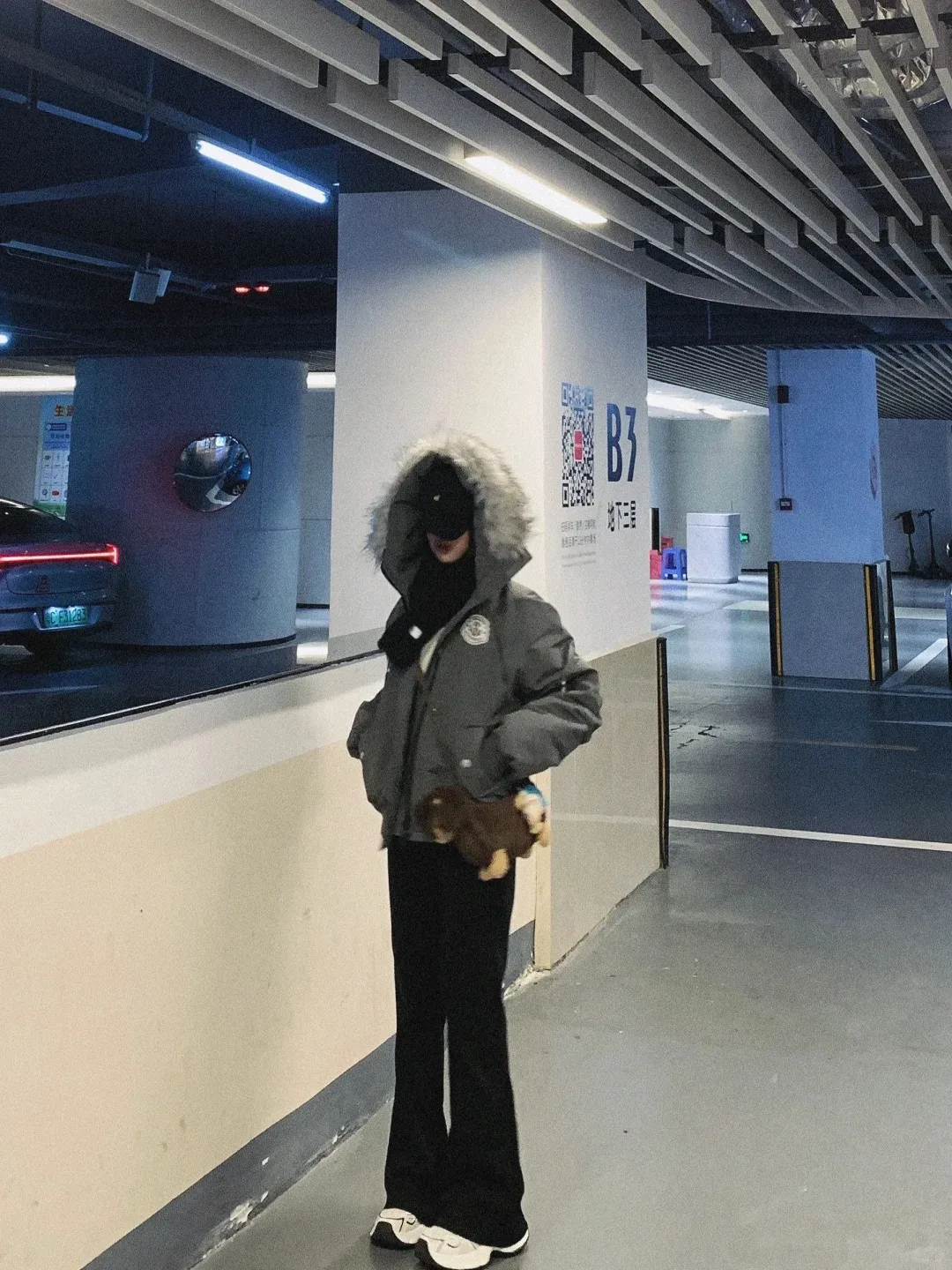 

Красная женская зимняя парка с вышивкой, дышащая, защитная, утепленная хлопком, свободного кроя, многослойная, модная, теплая, с декоративными элементами