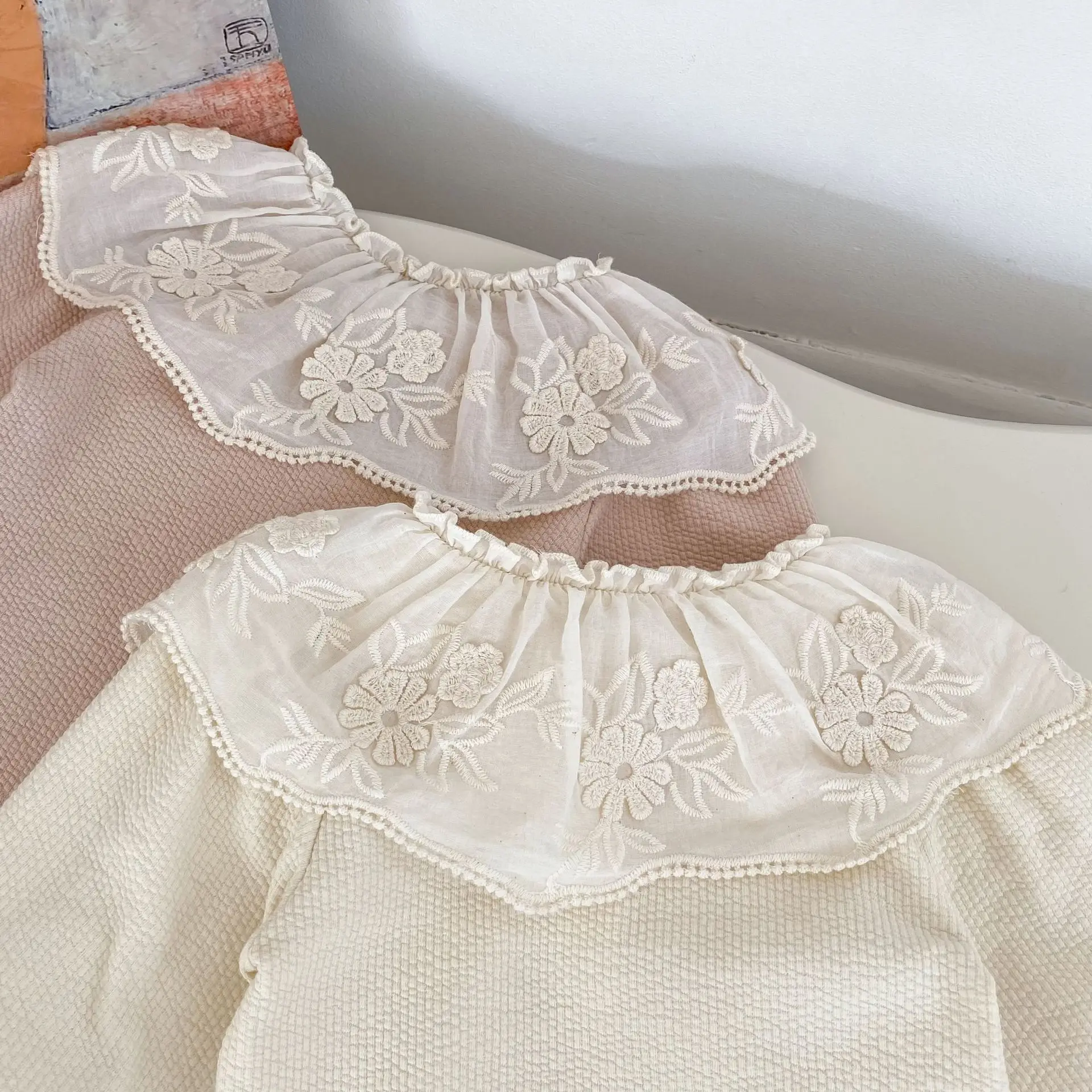 2025 الخريف جديد طفل ملابس طويلة الأكمام مجموعة الفتيات الدانتيل طوق سترة القمم + السراويل 2 قطعة دعوى الاطفال القطن تنوعا وتتسابق