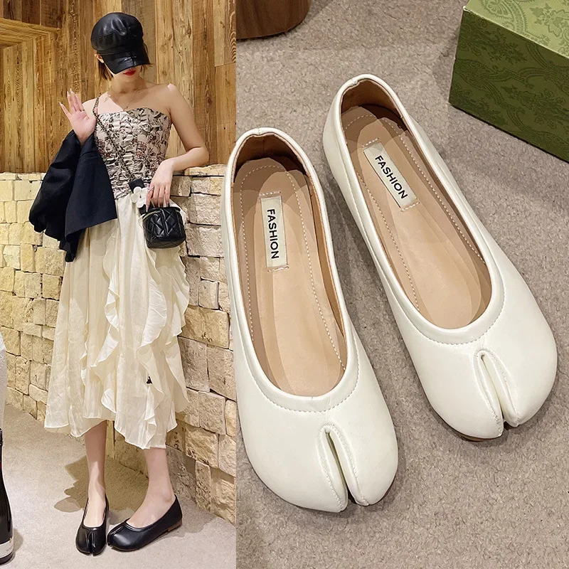 

Flat Split-toe Women Shoes New 2024 Hot Sale Niche Korean French Gentle Leather Shoes Soft-soled Fashion Loafers for Women